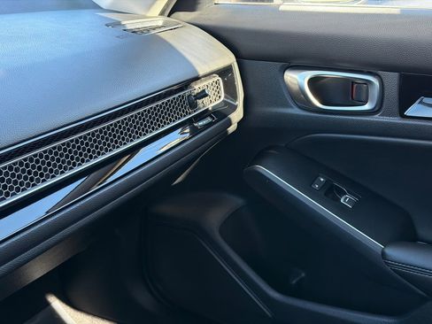 Certified 2022 Honda Civic Touring image 32