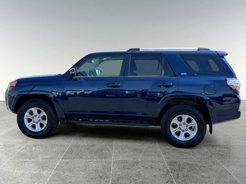 Used 2022 Toyota 4Runner SR5 Premium w/ Moonroof Package AWD/4WD image 3