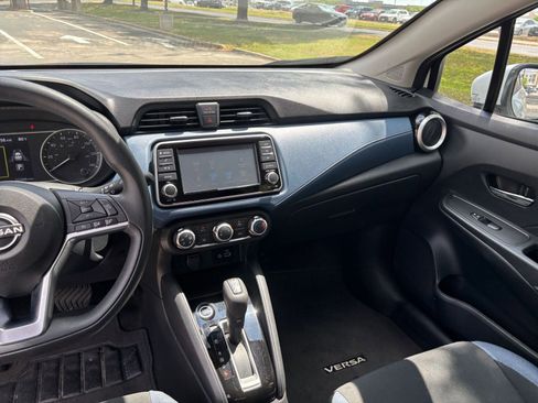 Used 2025 Nissan Versa SV image 32
