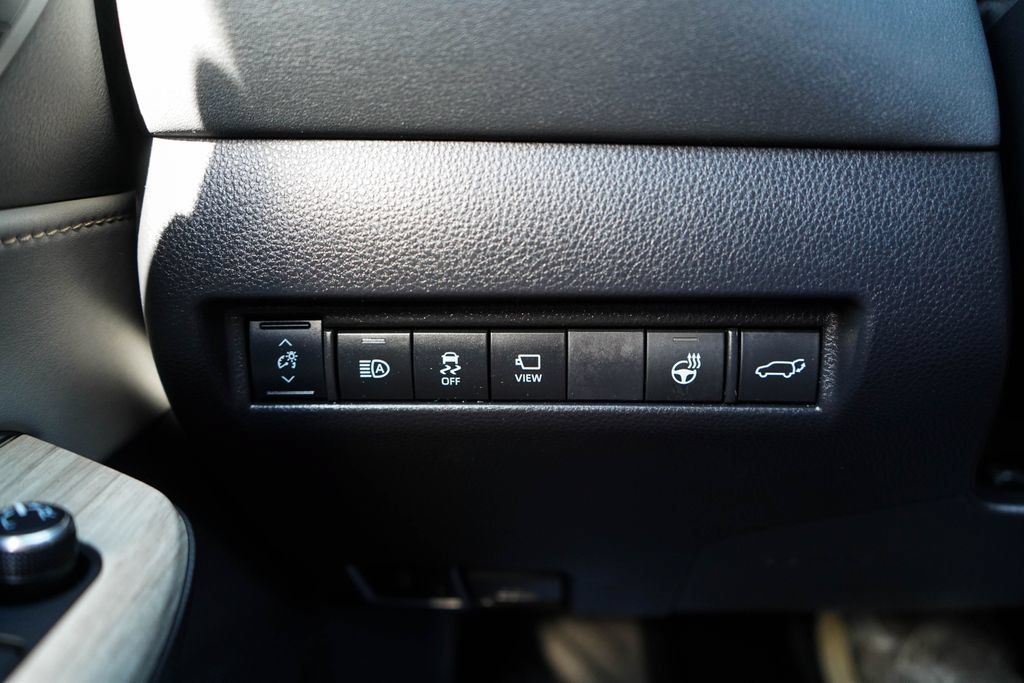 Used 2024 Toyota Venza Limited AWD/4WD image 31