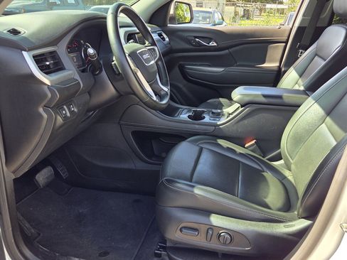 Certified 2023 GMC Acadia SLT FWD image 9