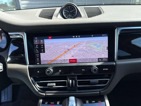 Used 2023 Porsche Macan Turbo image 28