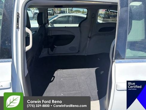 Used 2017 Chrysler Pacifica Touring-L FWD image 10