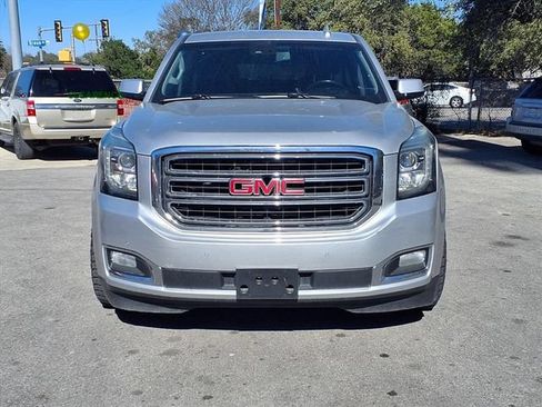 Used 2017 GMC Yukon XL SLE w/ SLE Value Package RWD image 2
