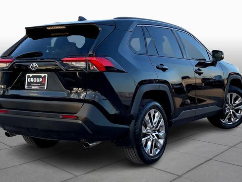 Used 2021 Toyota RAV4 XLE Premium image 12