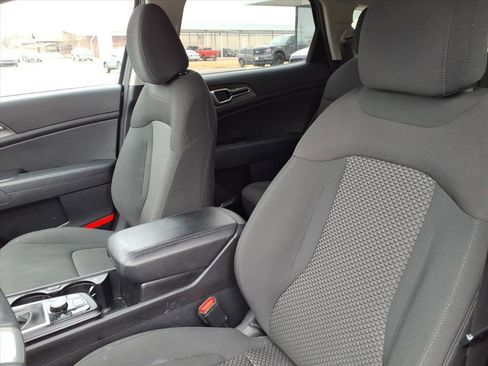 Used 2023 Kia Sportage LX image 14
