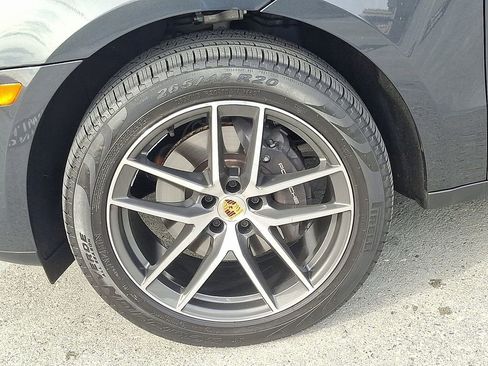 Used 2025 Porsche Macan image 10