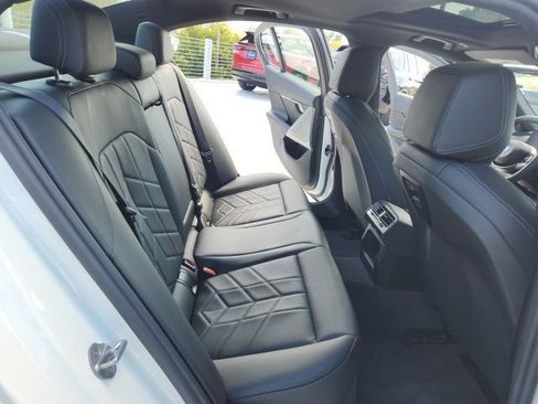 Used 2024 BMW i5 eDrive40i image 24