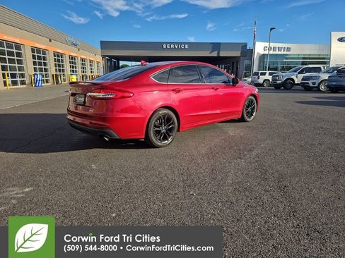 Used 2020 Ford Fusion SE w/ Equipment Group 151A FWD image 5