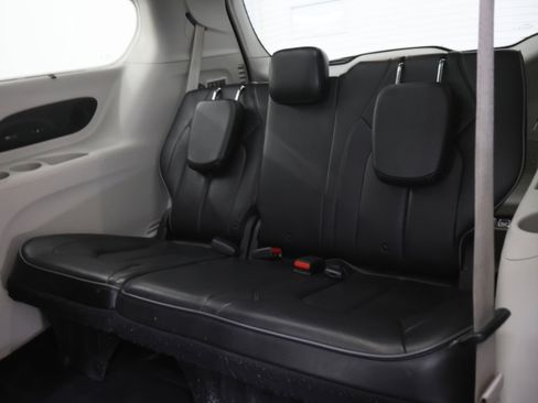 Used 2019 Chrysler Pacifica Limited w/ Tire & Wheel Group image 40