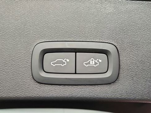 Certified 2026 Volvo XC40 B5 Plus w/ Protection Package Premier AWD/4WD image 57