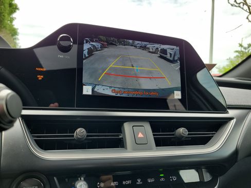 Used 2025 Lexus UX 300h FWD image 32