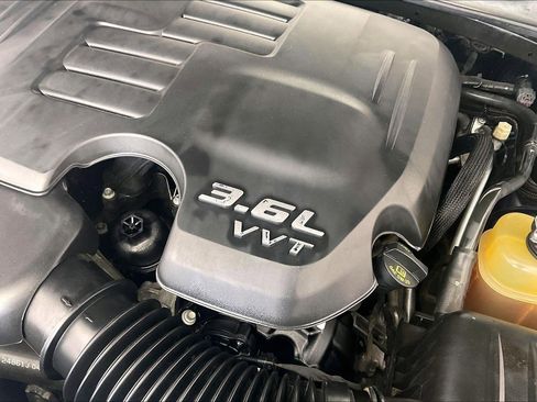Used 2015 Dodge Challenger SXT w/ Driver Convenience Group RWD image 31