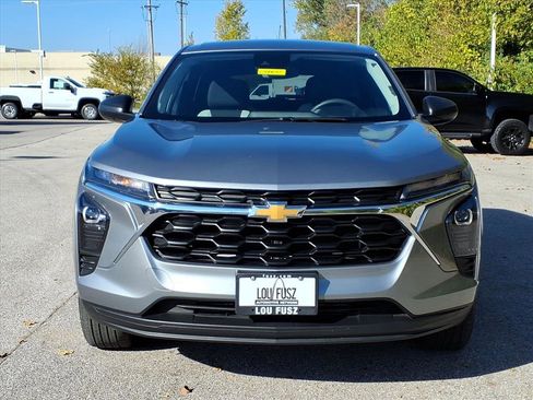 Used 2025 Chevrolet Trax LS image 33