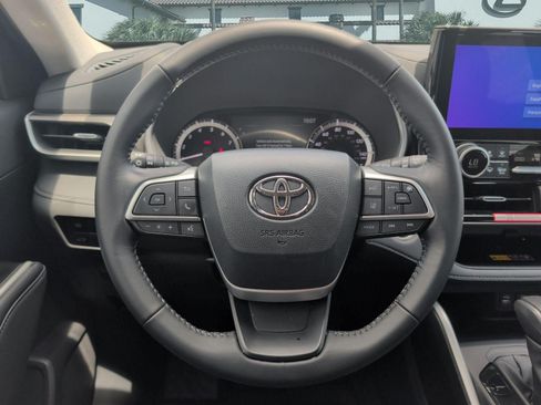 Used 2026 Toyota Highlander XLE AWD/4WD image 13