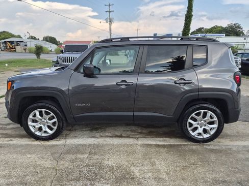Used 2017 Jeep Renegade Latitude w/ Cold Weather Group AWD/4WD image 2