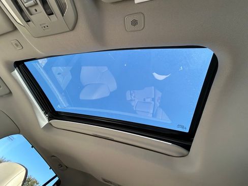 Used 2023 Toyota Highlander XLE image 32