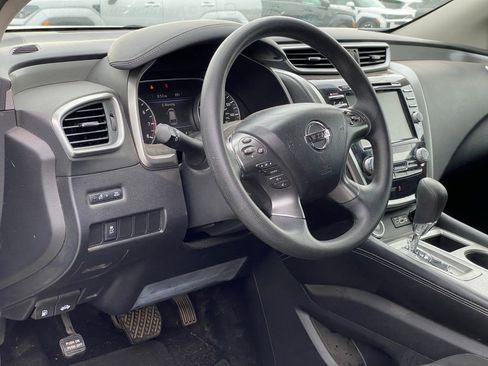 Used 2019 Nissan Murano S image 9