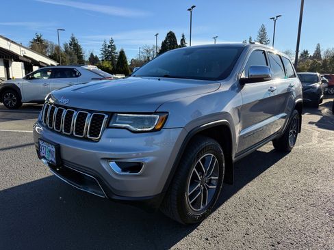 Used 2019 Jeep Grand Cherokee Limited w/ Luxury Group II image 2
