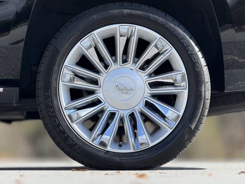 Used 2019 Cadillac Escalade Platinum image 18