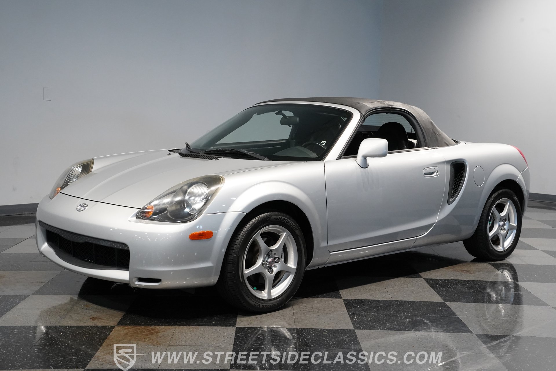Used 2001 Toyota MR2 RWD image 6