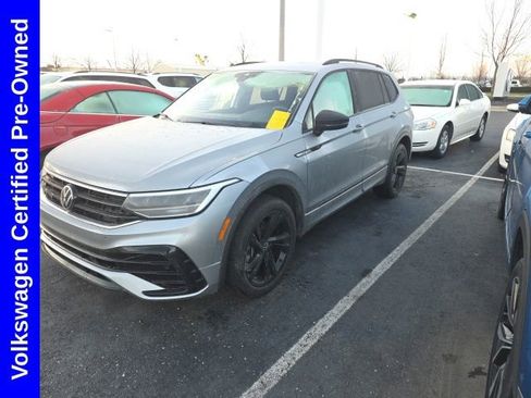 Used 2024 Volkswagen Tiguan SE R-Line image 2