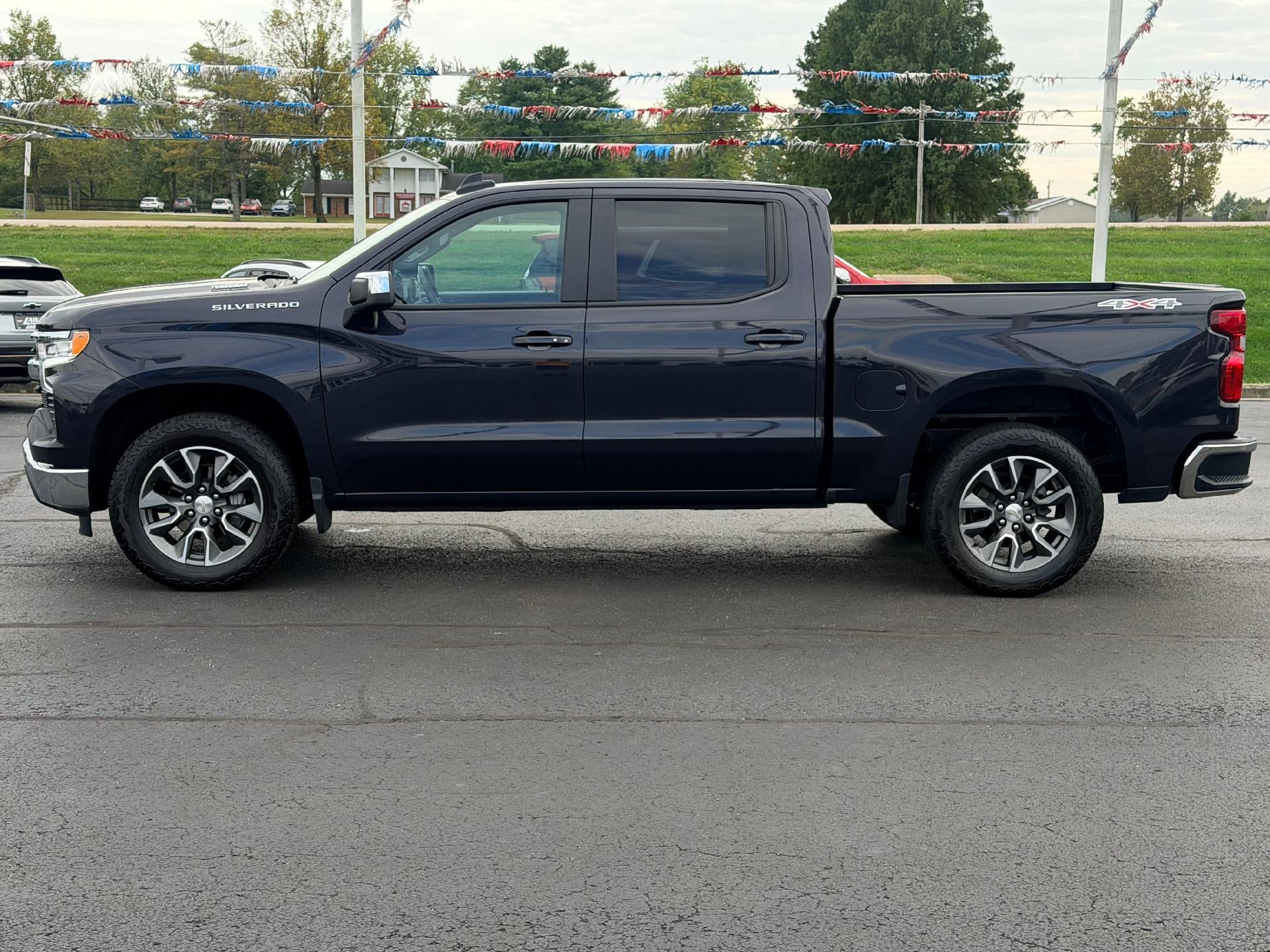 Used 2024 Chevrolet Silverado 1500 LT AWD/4WD image 8