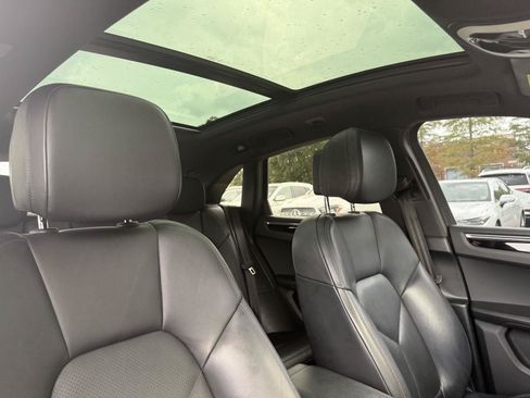 Used 2020 Porsche Macan AWD/4WD image 29