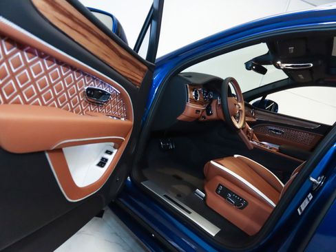 New 2025 Bentley Bentayga image 48