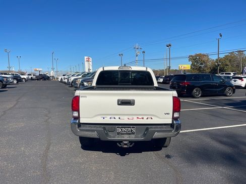 Used 2018 Toyota Tacoma SR5 image 15