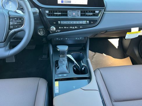 New 2025 Lexus ES 300h w/ Premium Package image 10