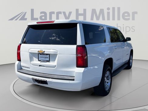 Used 2018 Chevrolet Suburban LT w/ Luxury Package AWD/4WD image 5