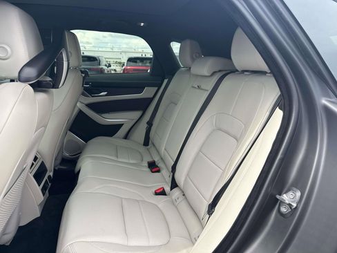 New 2026 Jaguar F-PACE R-Dynamic S image 8