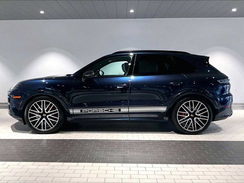 Used 2025 Porsche Cayenne GTS image 2