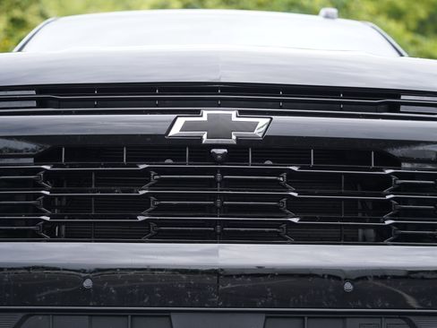 Used 2025 Chevrolet Suburban RST AWD/4WD image 19