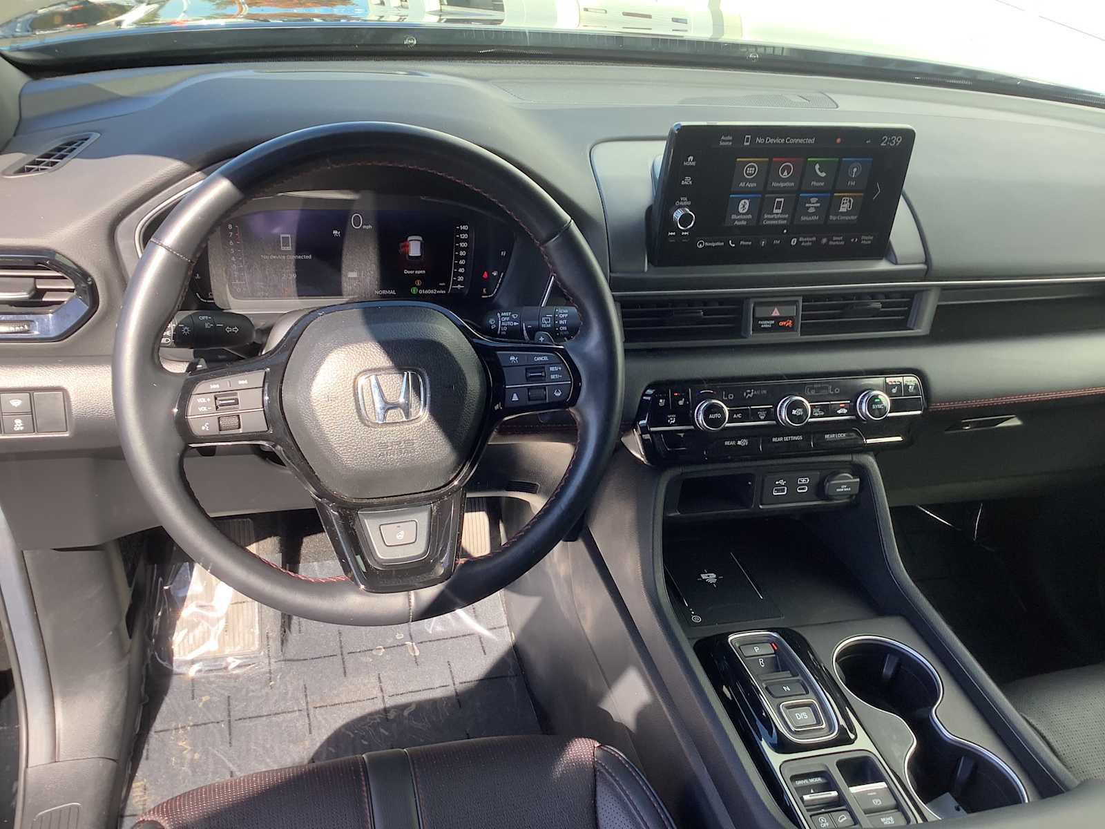 Used 2025 Honda Pilot Black Edition image 12