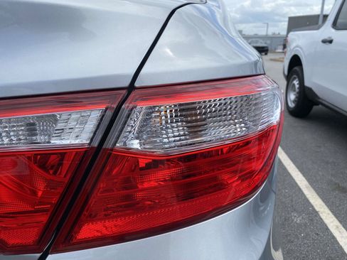 Used 2015 Toyota Camry LE FWD image 8