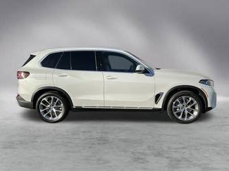 Used 2025 BMW X5 xDrive40i video 3