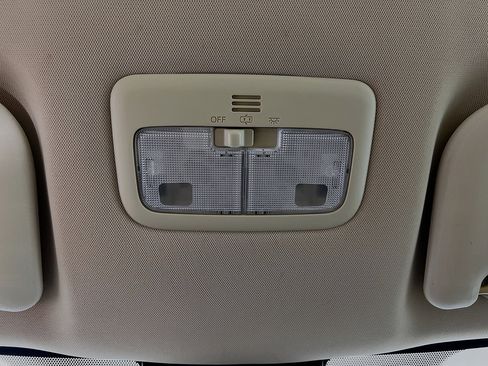 Used 2018 Toyota Corolla LE image 20