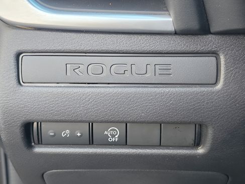 Used 2023 Nissan Rogue S FWD image 18