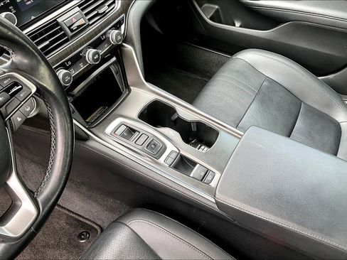 Used 2021 Honda Accord Touring image 10