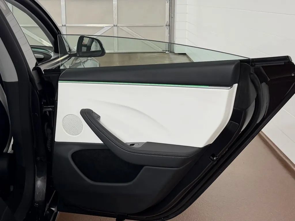 Used 2025 Tesla Model 3 Long Range AWD/4WD image 40