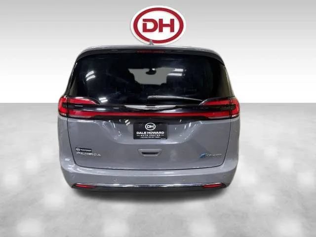 Used 2022 Chrysler Pacifica Touring-L FWD image 11