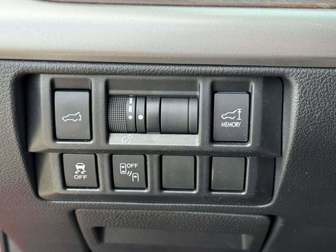 Used 2017 Subaru Outback 2.5i Limited image 17