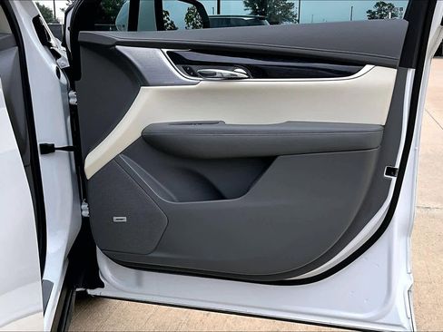Used 2022 Cadillac XT6 Premium Luxury w/ Technology Package FWD image 23
