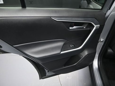 Used 2025 Toyota RAV4 XLE AWD/4WD image 28