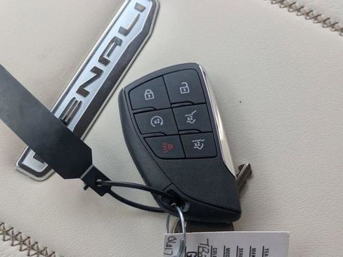 New 2026 GMC Yukon XL Denali w/ Denali Reserve Package RWD image 36