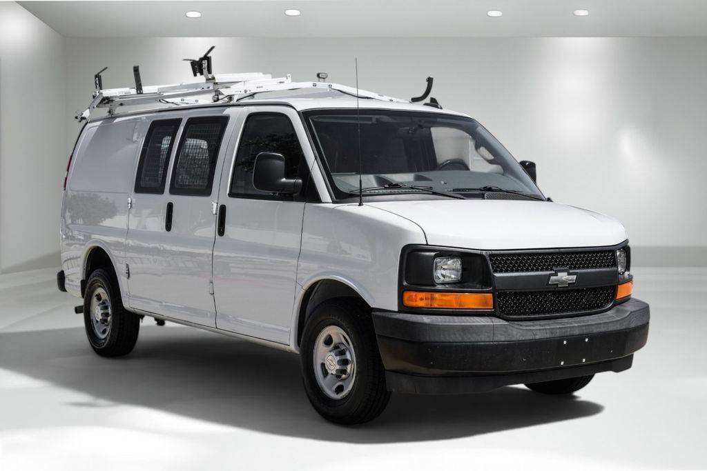Used 2017 Chevrolet Express 2500 RWD image 5