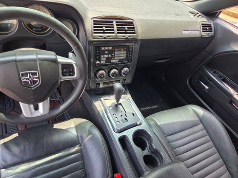 Used 2014 Dodge Challenger SXT RWD image 8
