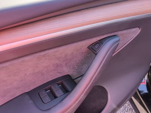 Used 2024 Tesla Model Y Performance image 20